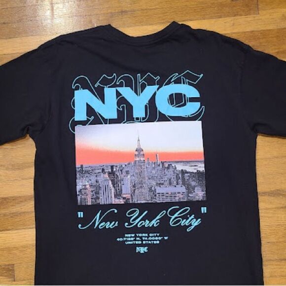 2/$30 Fashion Nova NYC Sunset Short Sleeve Tee in Black - Picture 7 of 8